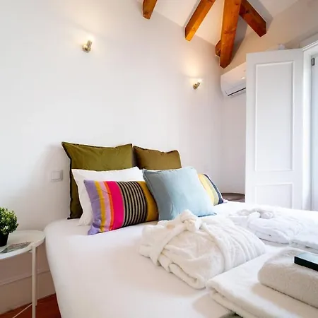 Charming Almada Apartman *