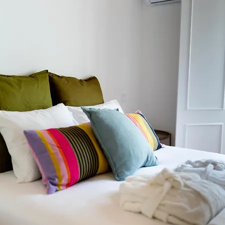 Charming Almada Apartman *