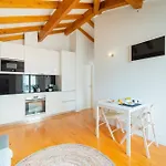 Charming Almada *